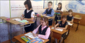 В красноярской школе ученики начальных классов учатся стоя