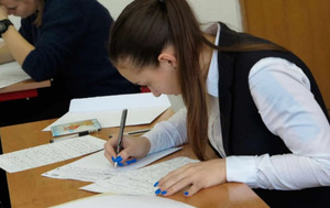 Российские 11-классники пишут итоговое сочинение